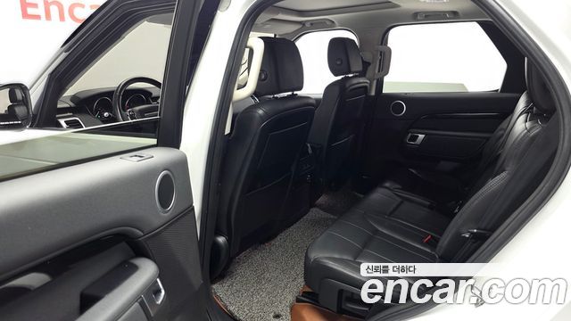 Land Rover Discovery 2018 — photo 17