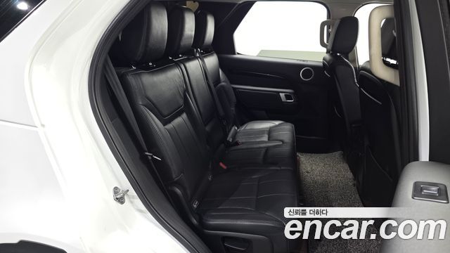 Land Rover Discovery 2018 — photo 18