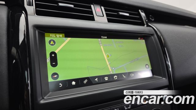 Land Rover Discovery 2018 — photo 20