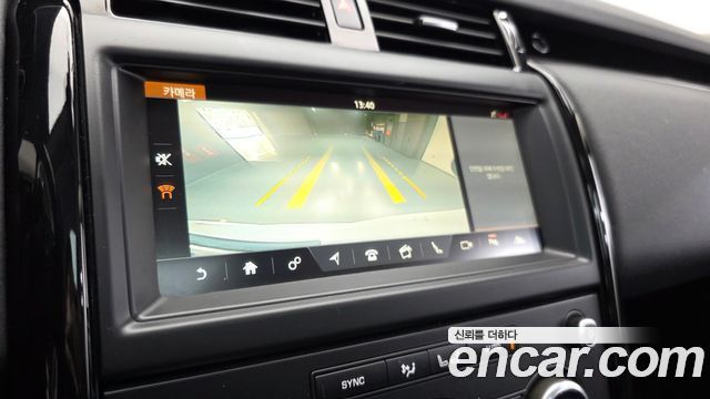 Land Rover Discovery 2018 — photo 21