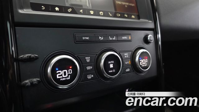 Land Rover Discovery 2018 — photo 22