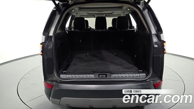 Land Rover Discovery 2018 — photo 26
