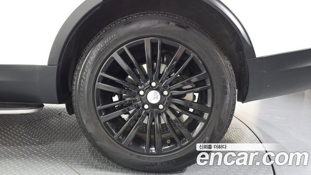 Land Rover Discovery 2018 — photo 7