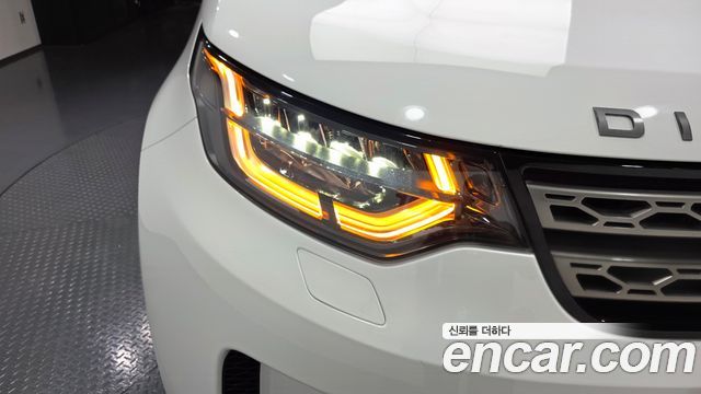 Land Rover Discovery 2018 — photo 8