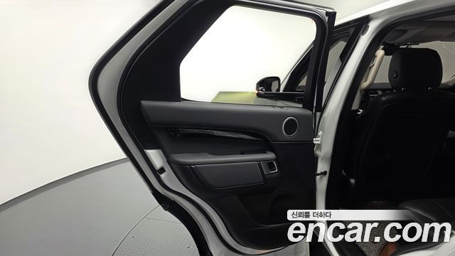 Land Rover Discovery 2018 — photo 15