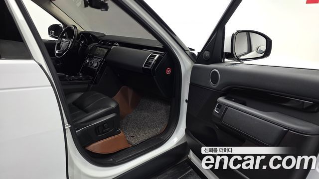 Land Rover Discovery 2018 — photo 16