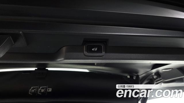 Land Rover Discovery 2018 — photo 28