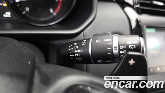 Land Rover Discovery 2018 — photo 34