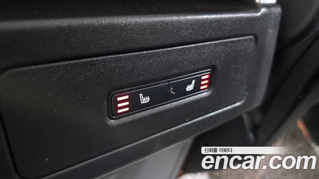 Land Rover Discovery 2018 — photo 38