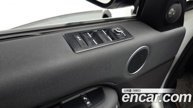 Land Rover Discovery 2018 — photo 39
