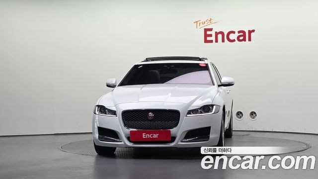Jaguar XF 2018 — photo 3