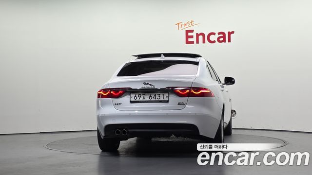 Jaguar XF 2018 — photo 4