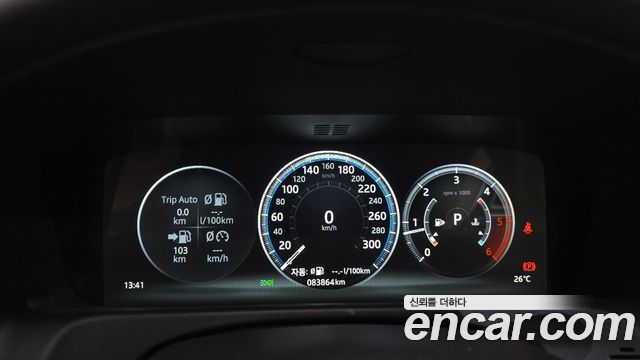 Jaguar XF 2018 — photo 11