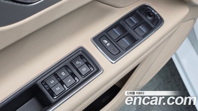 Jaguar XF 2018 — photo 20