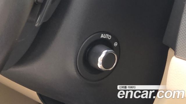 Jaguar XF 2018 — photo 23