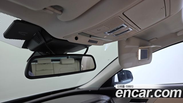 Jaguar XF 2018 — photo 26