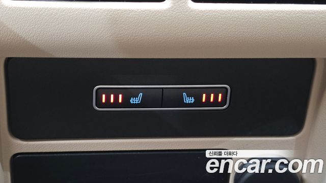 Jaguar XF 2018 — photo 31