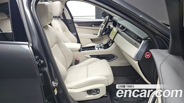 Jaguar F-PACE 2022 — photo 13
