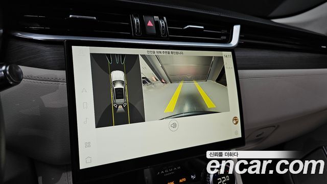 Jaguar F-PACE 2022 — photo 20