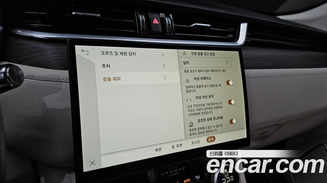 Jaguar F-PACE 2022 — photo 21