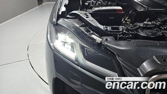 Jaguar F-PACE 2022 — photo 8