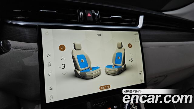 Jaguar F-PACE 2022 — photo 29