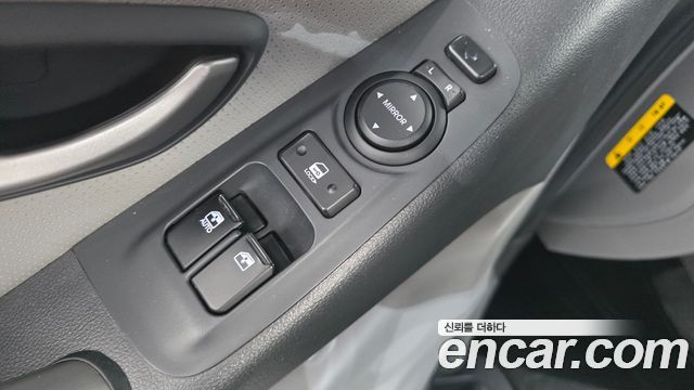 Hyundai Starex 2019 — photo 17