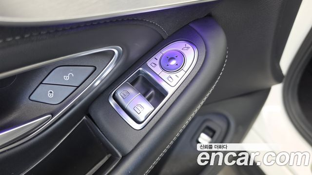 Mercedes-Benz C-Class 2018 — photo 29