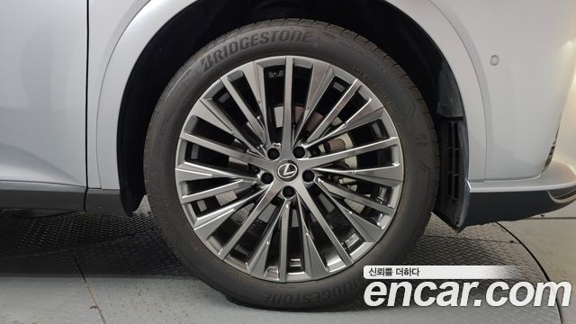 Lexus RX 2025 — photo 7