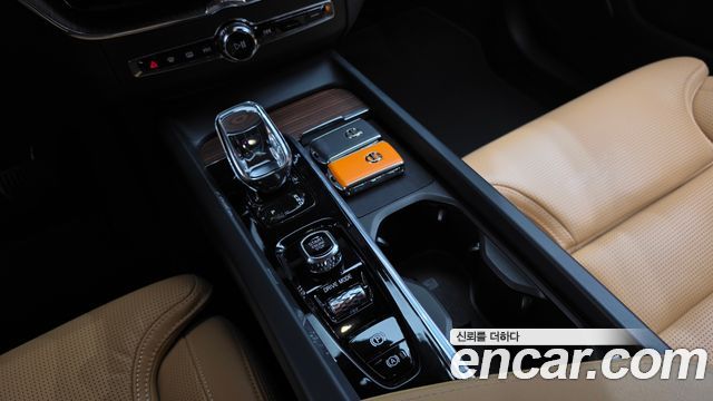 Volvo XC60 2021 — photo 12