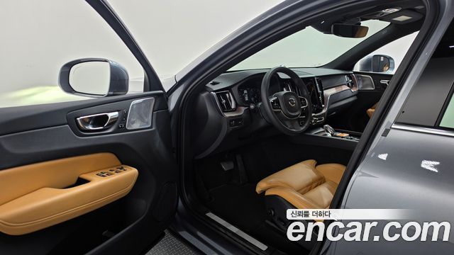 Volvo XC60 2021 — photo 13