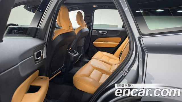 Volvo XC60 2021 — photo 17