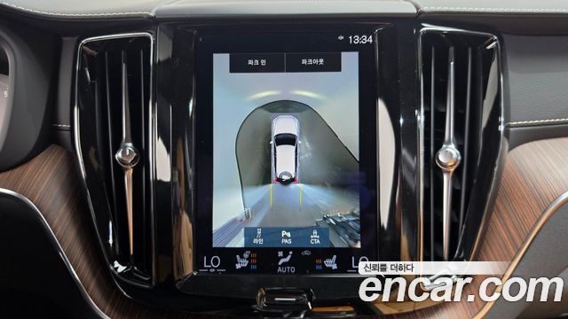 Volvo XC60 2021 — photo 18