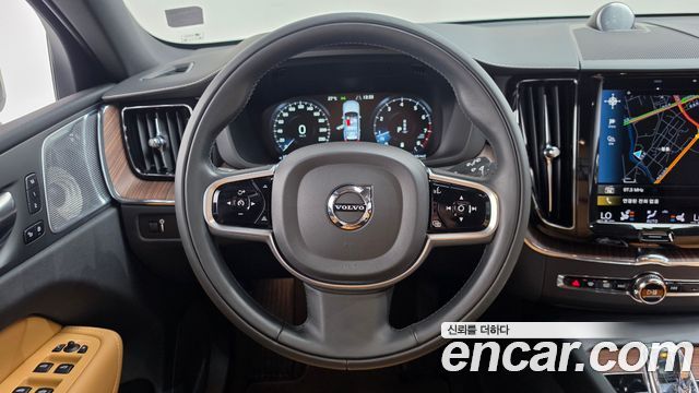Volvo XC60 2021 — photo 20