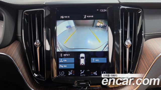 Volvo XC60 2021 — photo 21