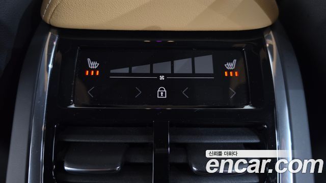 Volvo XC60 2021 — photo 22