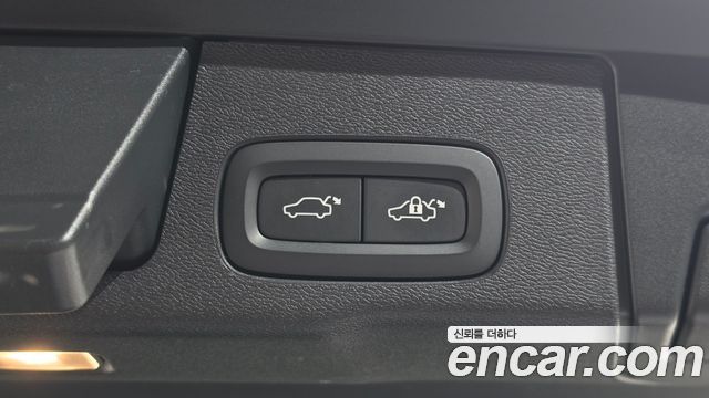 Volvo XC60 2021 — photo 24