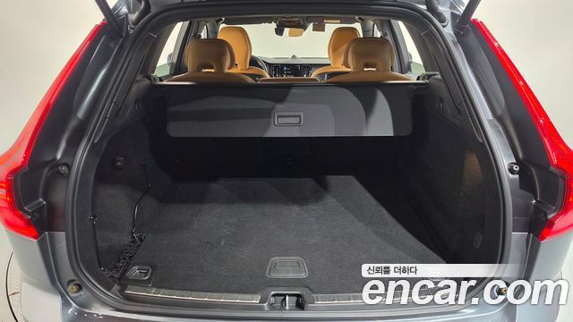 Volvo XC60 2021 — photo 25