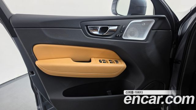 Volvo XC60 2021 — photo 14