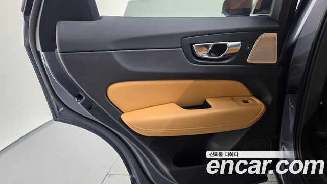 Volvo XC60 2021 — photo 15