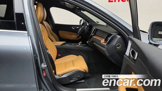 Volvo XC60 2021 — photo 16