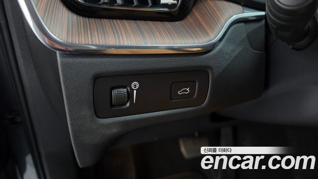Volvo XC60 2021 — photo 28