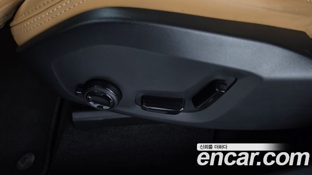 Volvo XC60 2021 — photo 31