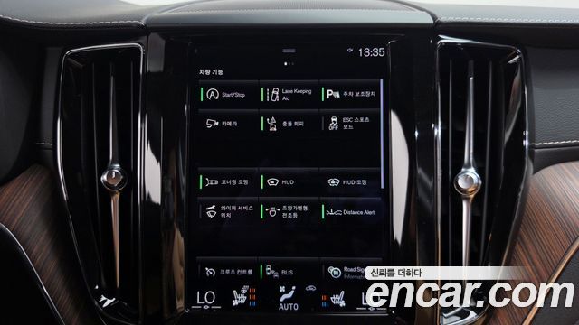 Volvo XC60 2021 — photo 33