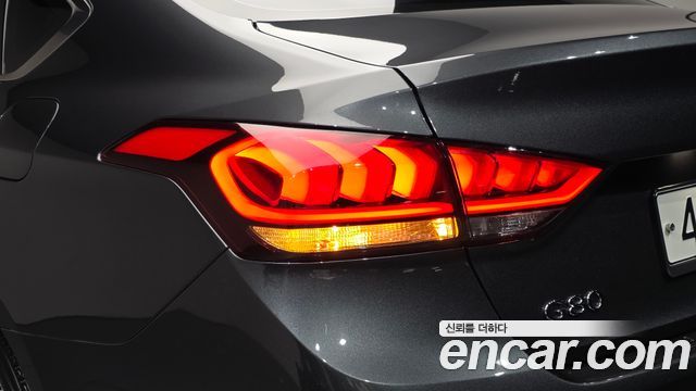 Genesis G80 2018 — photo 9
