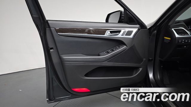 Genesis G80 2018 — photo 14