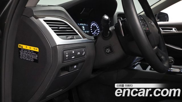 Genesis G80 2018 — photo 30