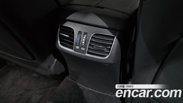 Genesis G80 2018 — photo 31