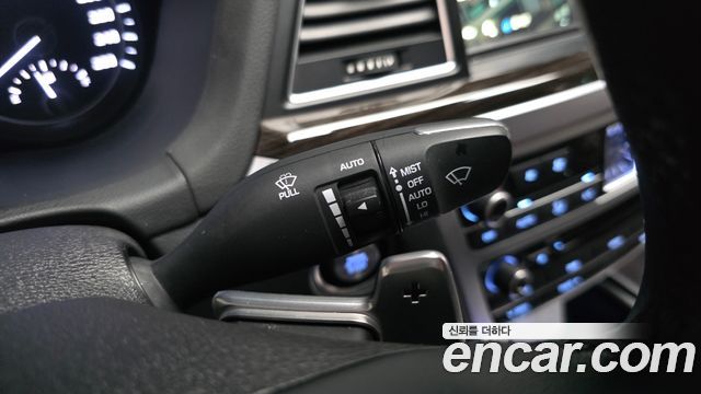 Genesis G80 2018 — photo 38