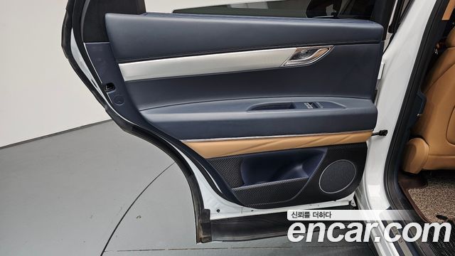 Genesis GV80 2020 — photo 15